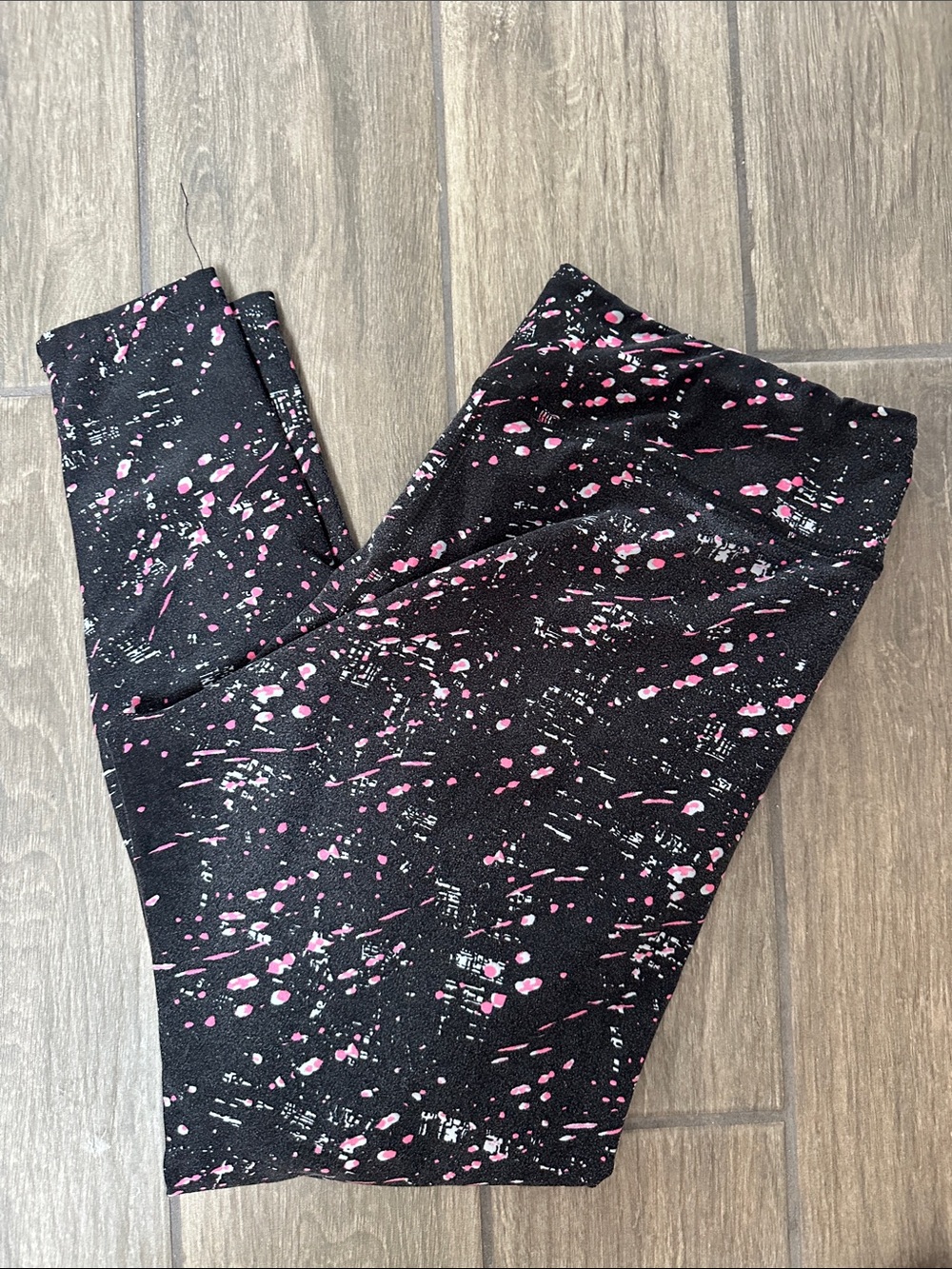 A Avenue women’s black speckled stretch pants. Size 14/16. Pull on. Cotton